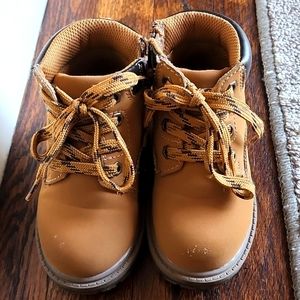 Toddler boy size 8 Eddie Bauer "timberland" boot